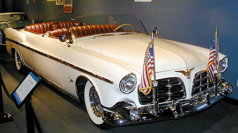 Detroit Parade Phaeton, Petersen Museum, 12/2001, Dick Benjamin